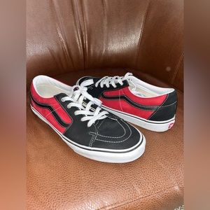 Vans Sk8 Low Shoes (Black Leather/Chili Pepper) Size 13M/14.5W